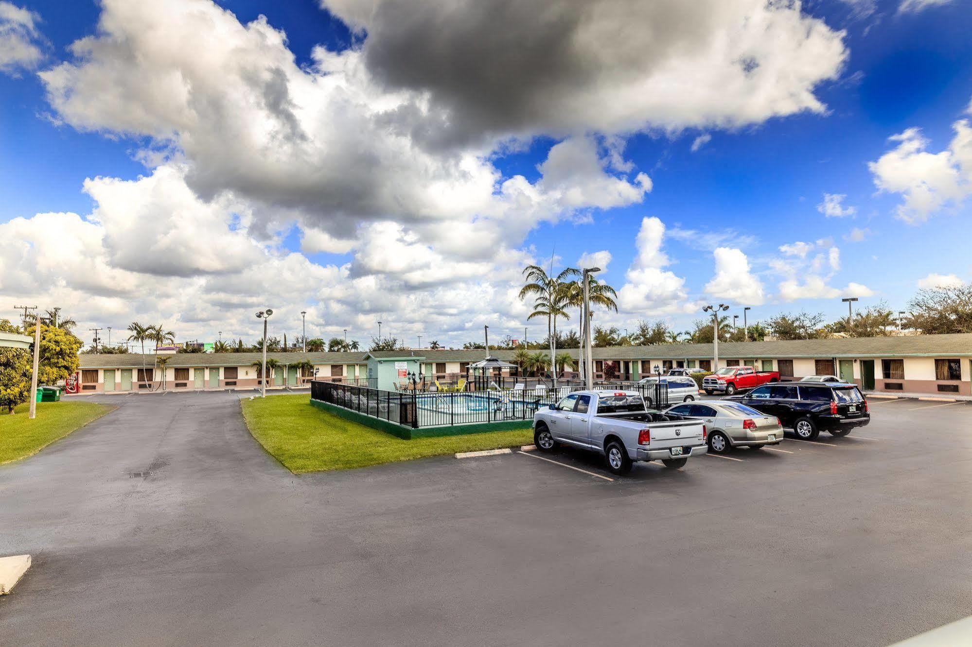 Budget Host Inn Florida City Bagian luar foto